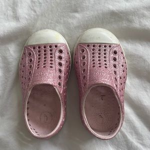 Native toddler shoes. Pink sparkle. Size C4.